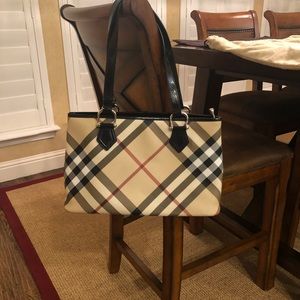 Authentic Burberry - novacheck zippered Tote excellent condition